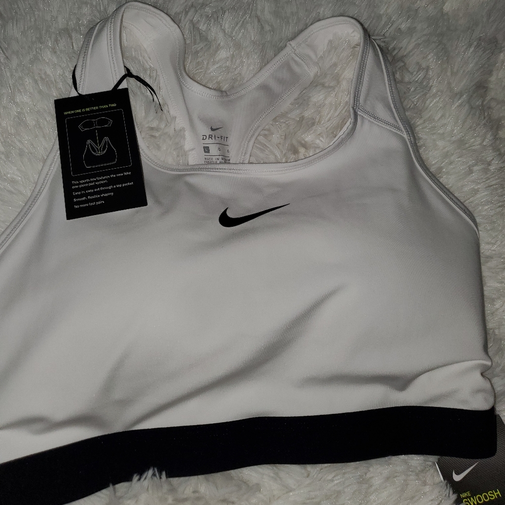 Nike Swoosh  Bra